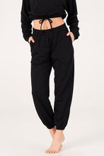 Load image into Gallery viewer, ONZIE - VARSITY SWEATPANT - BLACK FLEECE