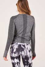 Load image into Gallery viewer, ONZIE - SEAMLESS LONG SLEEVE - BLACK