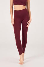 Load image into Gallery viewer, ONZIE - LUXE LEGGING - RED WINE