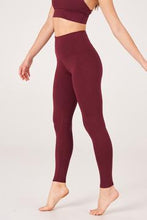 Load image into Gallery viewer, ONZIE - LUXE LEGGING - RED WINE